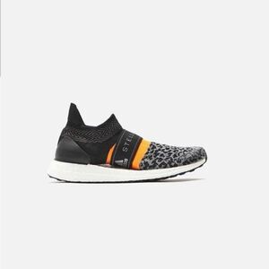 adidas by Stella McCartney Ultraboost 3D Knit Sneaker in Black & Signal Orange S